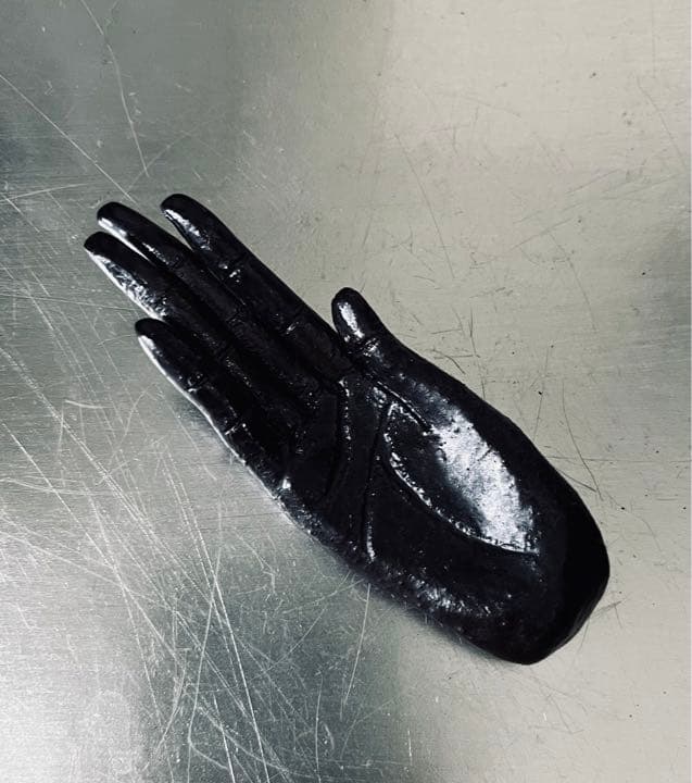 菊池克　香立て　「掌」　鉄釉　仏手　ジュエリー置き