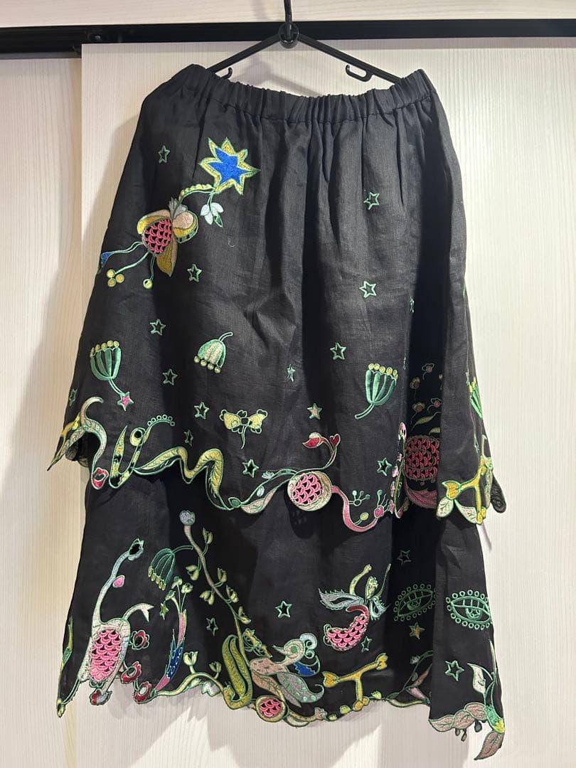 TSUMORI CHISATO 新品刺繍入りひざ丈スカート