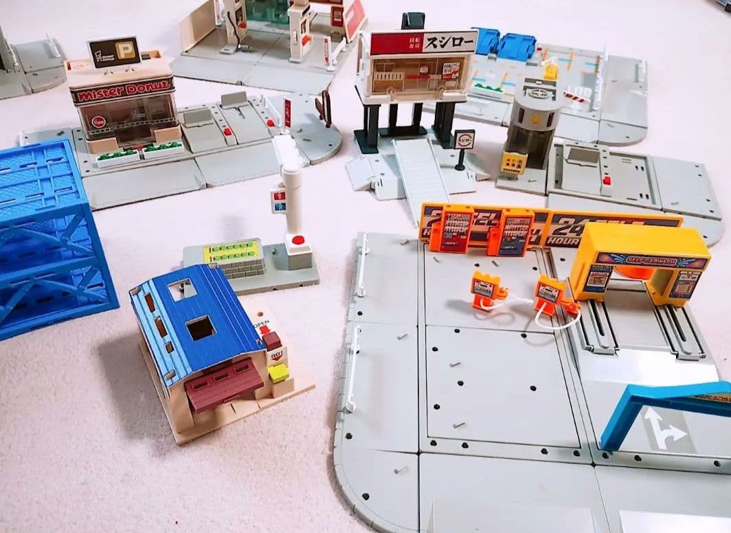 トミカ　トミカタウン　ビルドシティ　セブンイレブン　スシロー　消防署　警察署