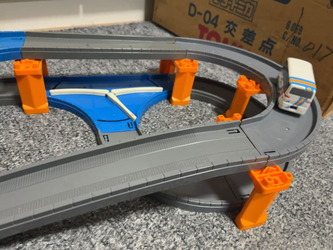 ループ橋2階 B/Oトミカ モータートミカ プラロード使用可能 - メルカリ