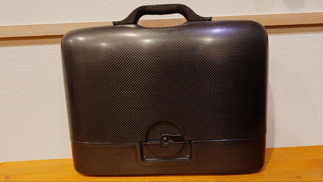 s*h様 【シリアルNo付き】日産 GT-R カーボンファイバー アタッシュケー