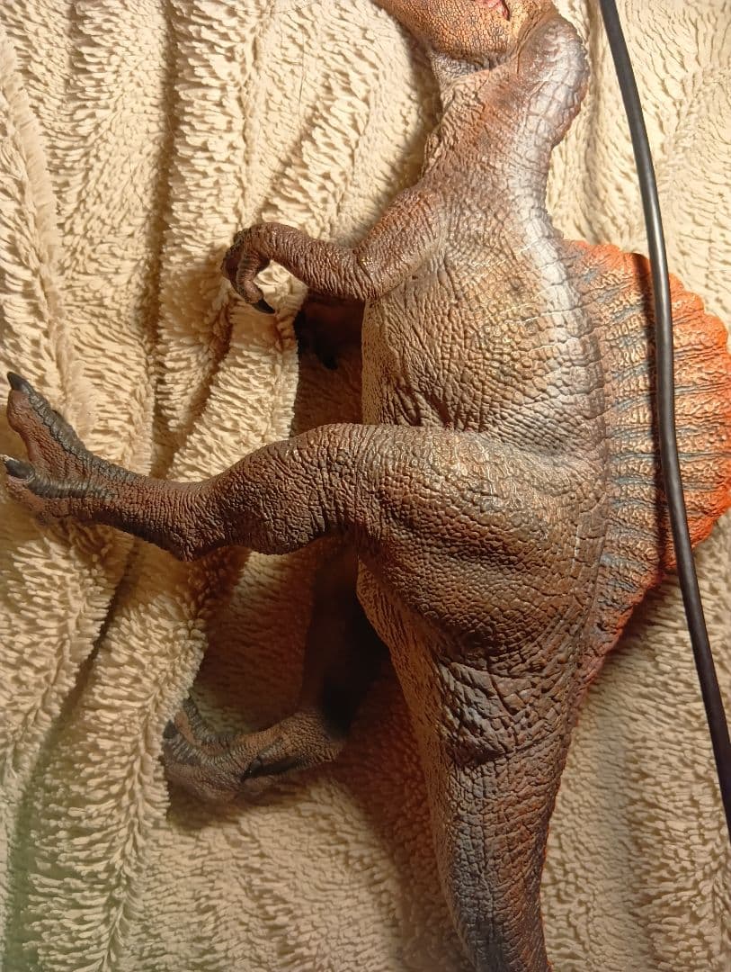 (処分価格)ジュラシック・パーク III スピノサウルス 箱台座ありプライム1