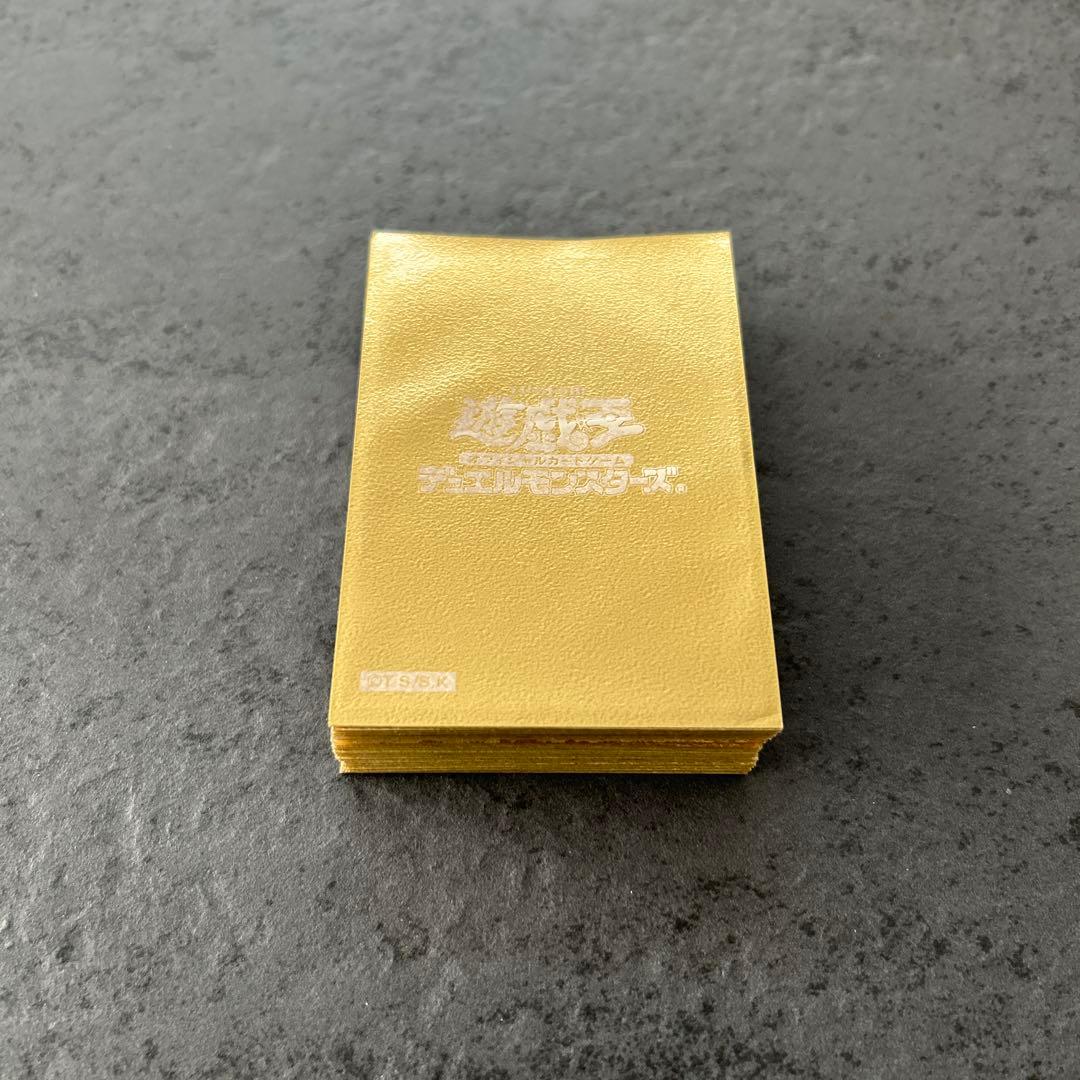 遊戯王 公式 スリーブ 初期ロゴ 金 ゴールド 48枚 - メルカリ