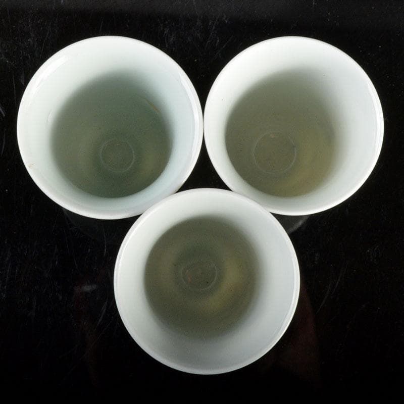 中国 景徳鎮 粉彩 花草昆虫文 酒杯 三客 F R4790