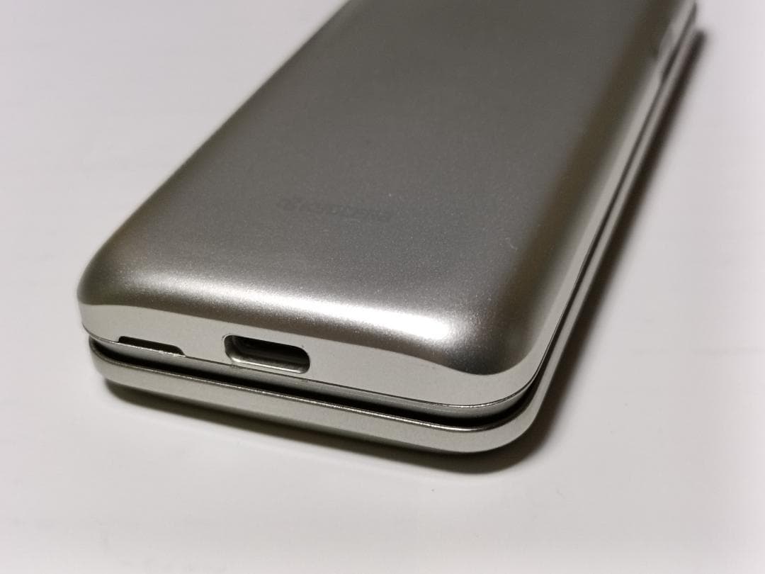 ☆ au GRATINA KYF41 シャンパンゴールド 新品同様