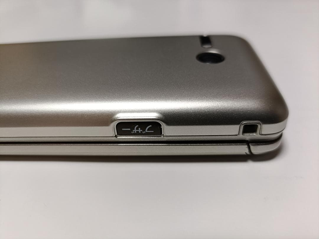 ☆ au GRATINA KYF41 シャンパンゴールド 新品同様