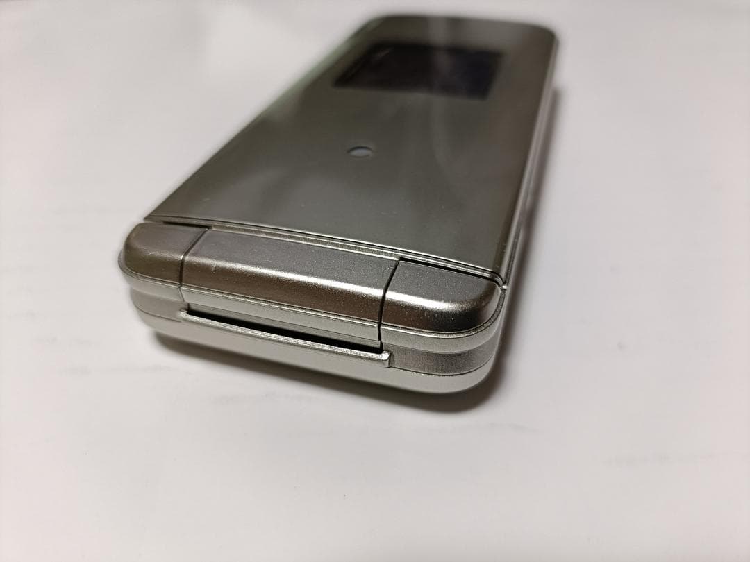 ☆ au GRATINA KYF41 シャンパンゴールド 新品同様