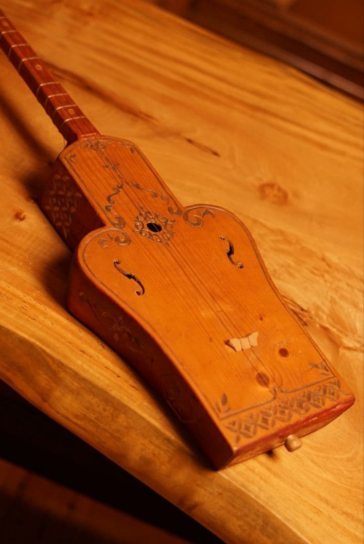 木製２弦楽器　琴