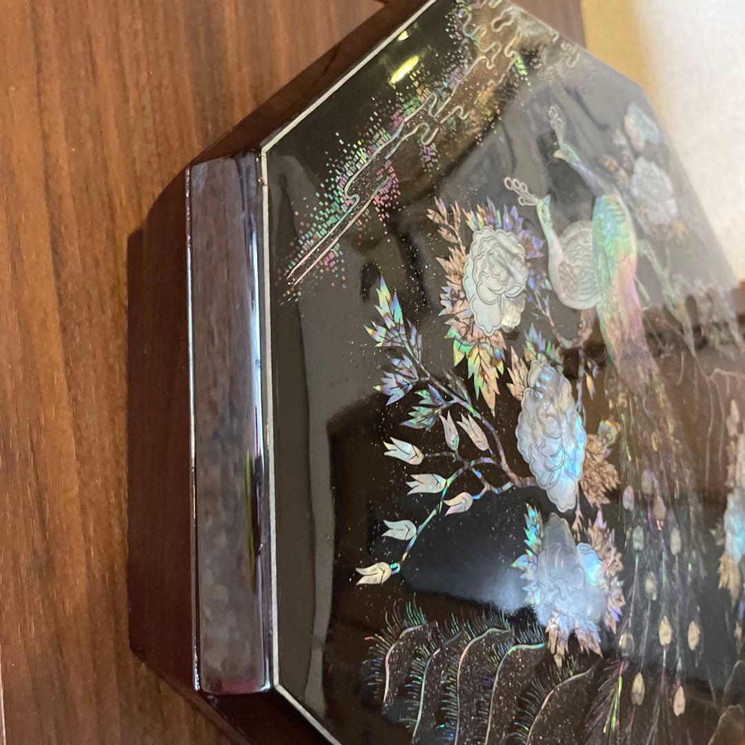 孔雀模様の八角形一段重箱 螺鈿細工 八角形 菓子器