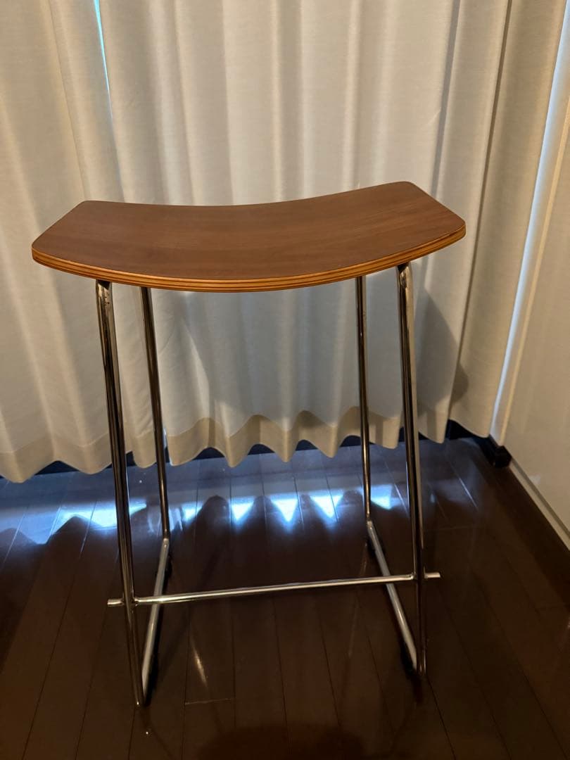 スツール　（デザイナー：イヴォンヌ・ポッター）