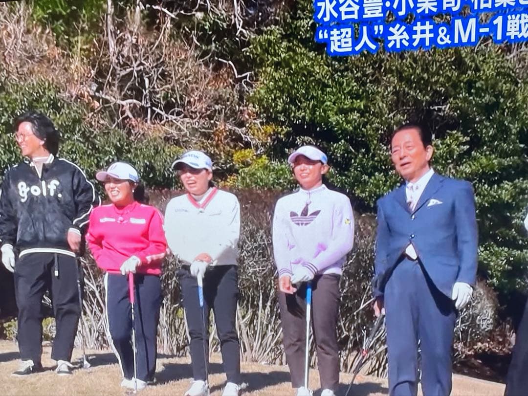 adidasオリジナルス　トレフォイルセーター　ピンク　レディース