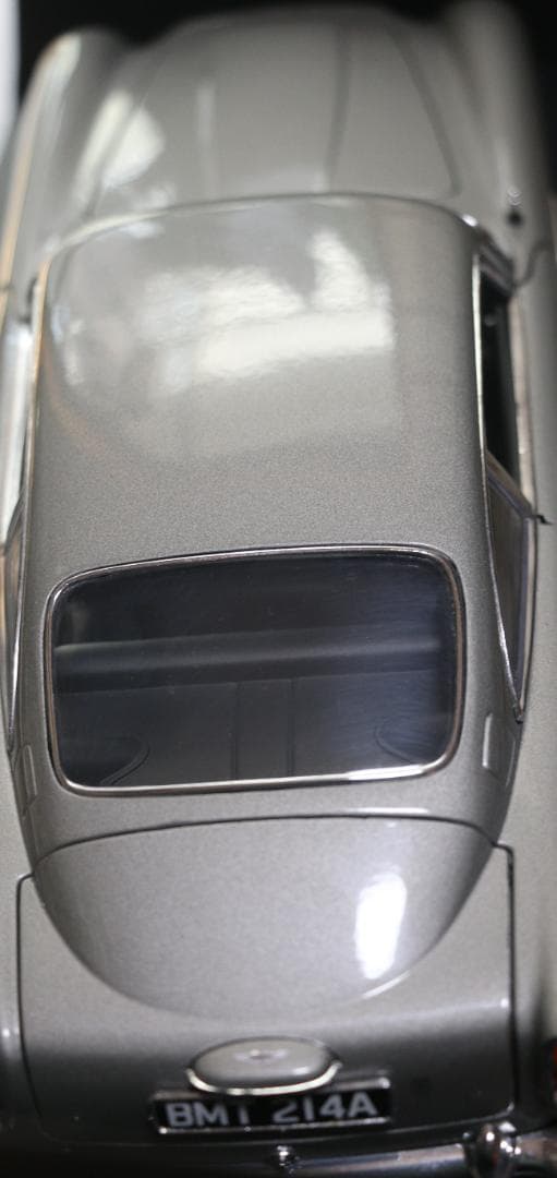 AUTOart アストン・マーチンＤＢ５　００７コレクション　1/18　中古品