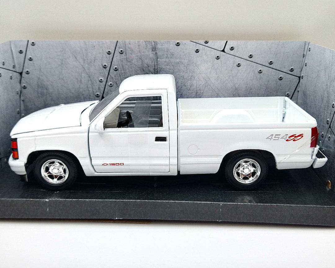 モーターマックス TL 1/24 '92 C-1500 454SS WHITE