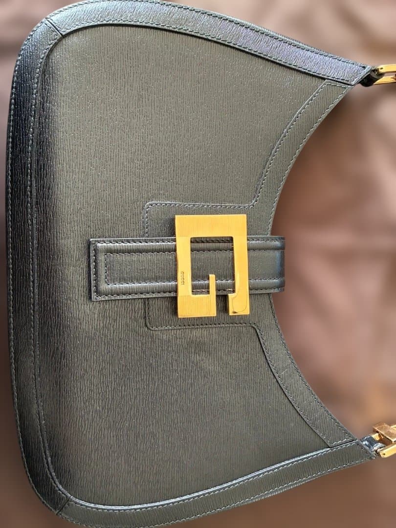 グッチショルダーバッグ　Gロゴ