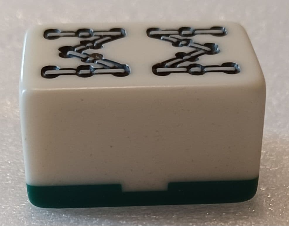 昭和の麻雀牌 総重量2.8kg (持ったときの感触、混ぜたときの独特の音が魅力)