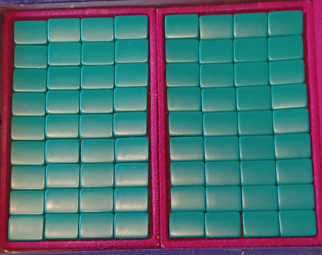 昭和の麻雀牌 総重量2.8kg (持ったときの感触、混ぜたときの独特の音が魅力)