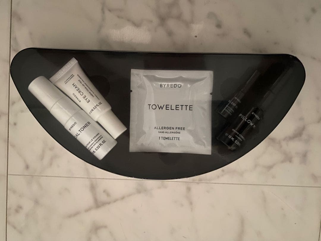 最新❗️未開封‼️ エミレーツ航空ファーストクラス ブルガリ ポーチとナイトコスメ