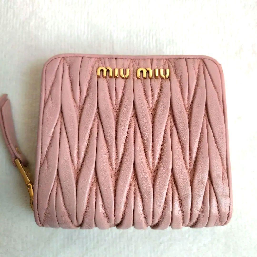 MIUMIU マテラッセ コンパクトウォレットゴールドロゴ ピンク