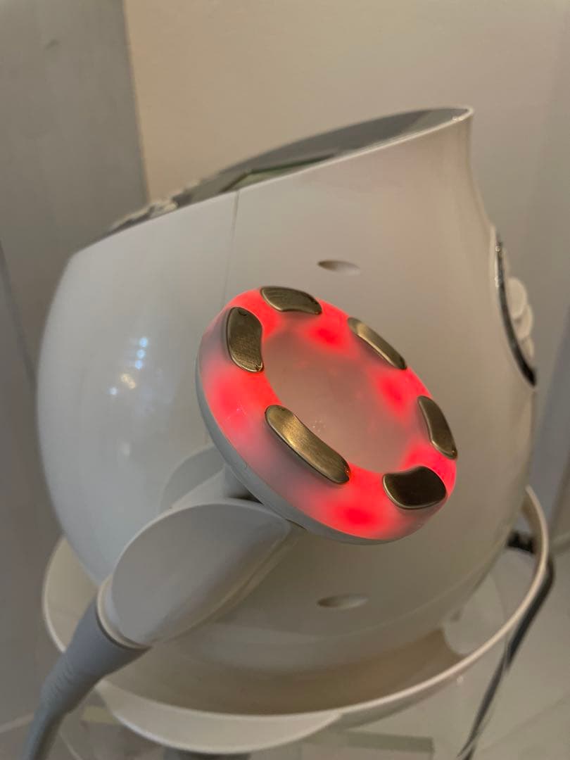 マジックポット美容機 ラジオ波.吸引.LED、3つを合わせた施術が同時に