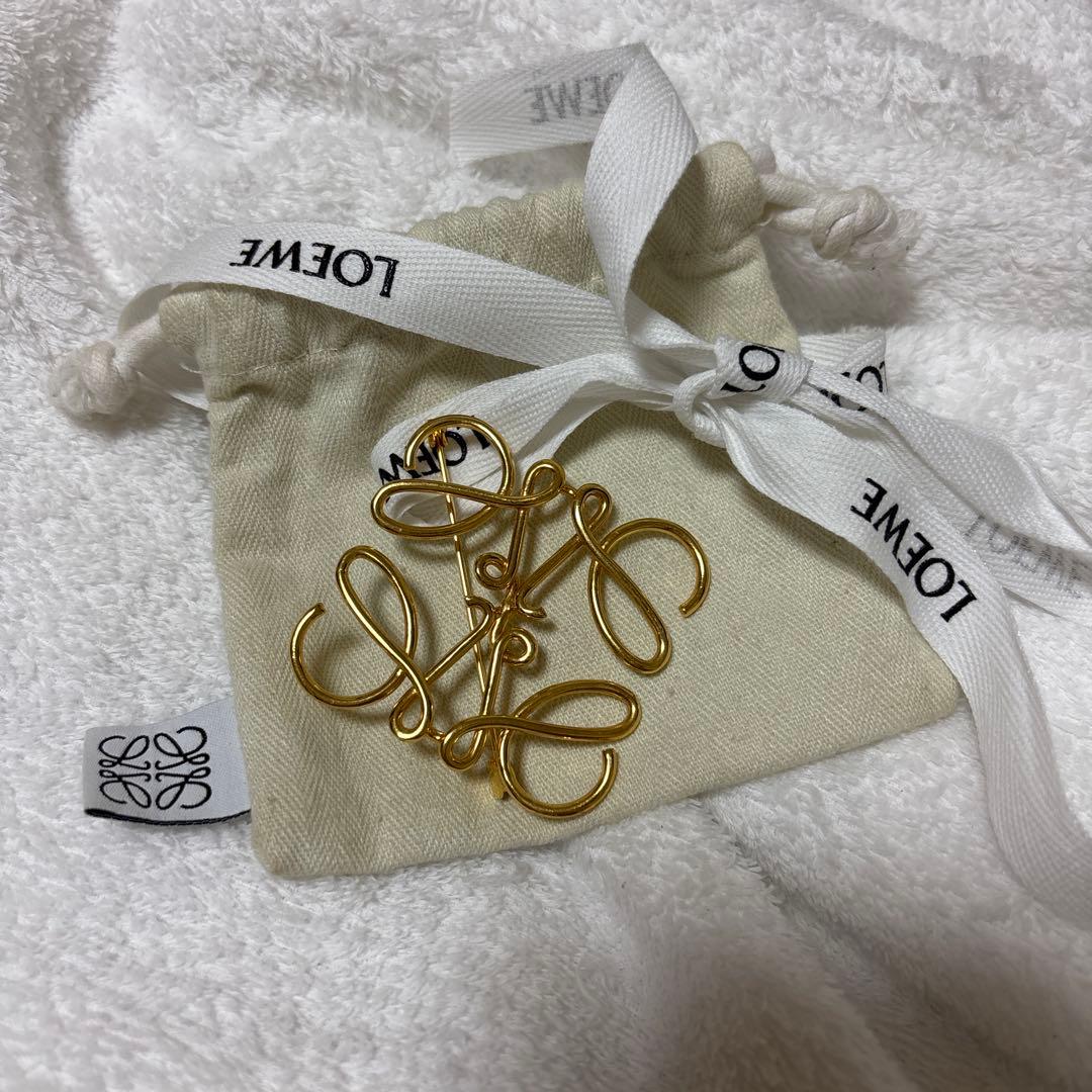 お 手頃 価格ファッション - LOEWE ロゴ ゴールドブローチ N110682987