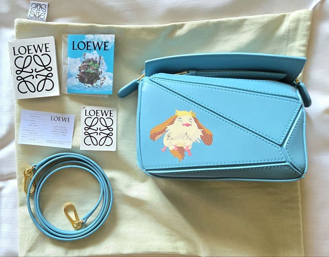 ロエベ」が『ハウルの動く城』とコラボ 7日間限定のポップアップも開催￼ -