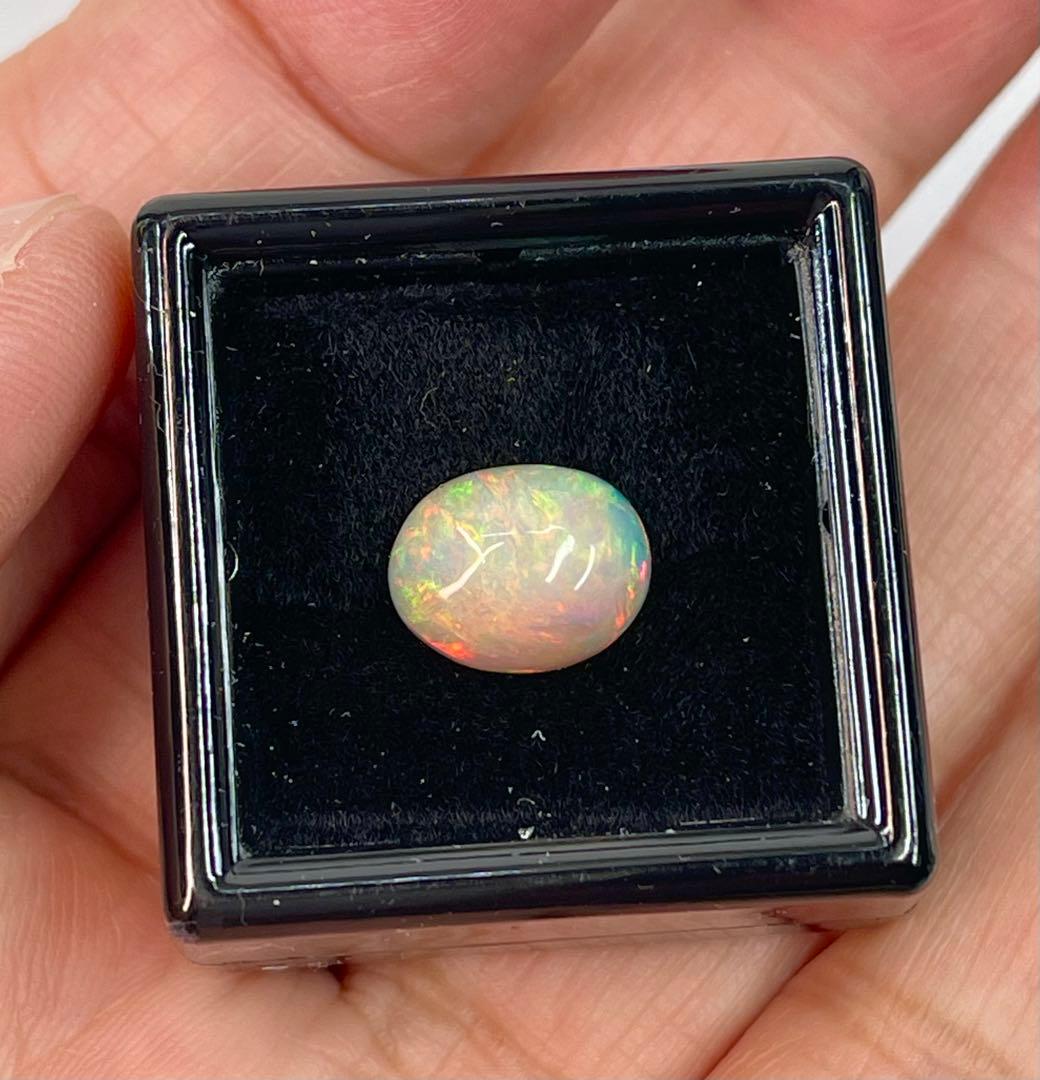 宝石ルース 『魅力的な全面の彩りの斑（ふ）』エチオピア産天然