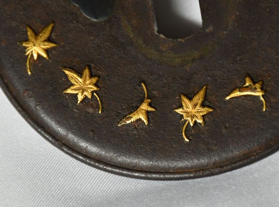 特別保存刀装具鑑定書　楓臥鹿図鐔　無銘　水戸　鍔(つば)