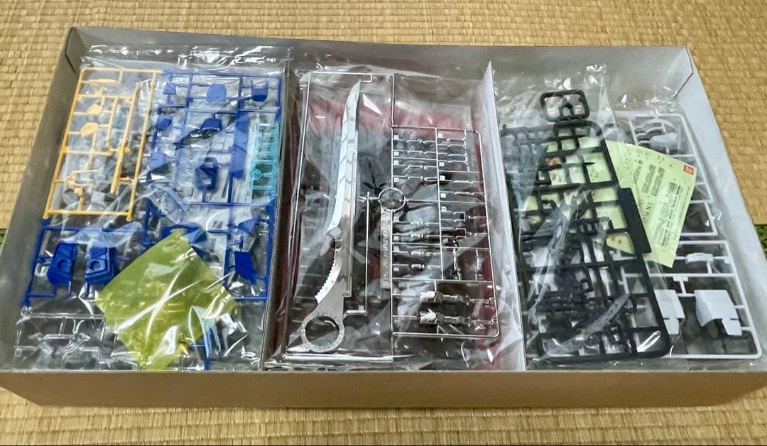 【PG】ストライクガンダム＋【PG】スカイグラスパー＋オマケガンプラ（未組立品)