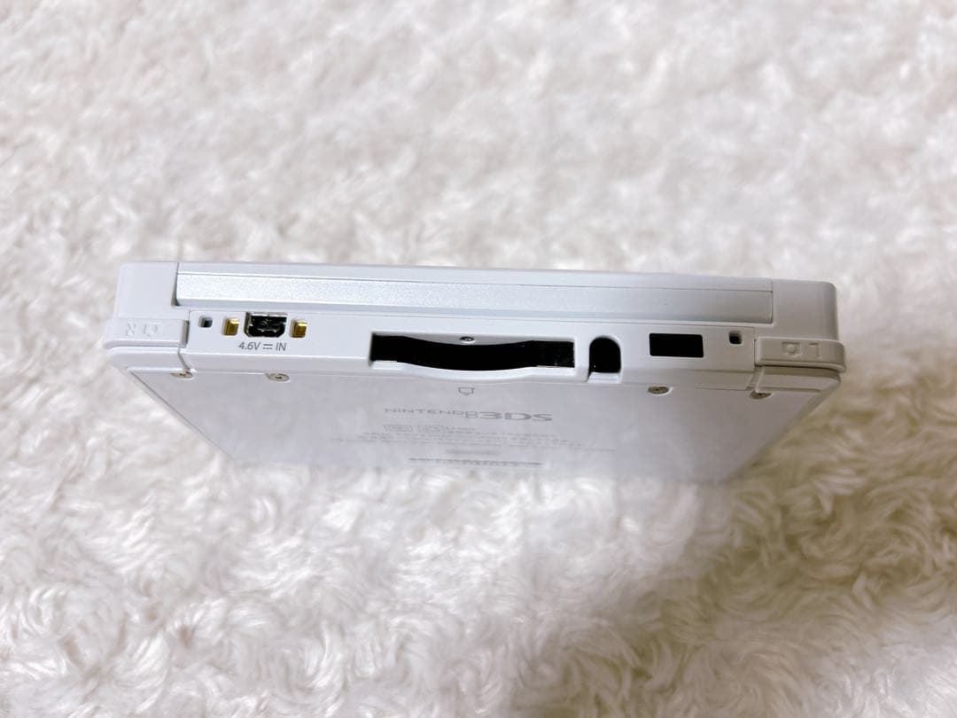 ニンテンドー3DS ピュアホワイト