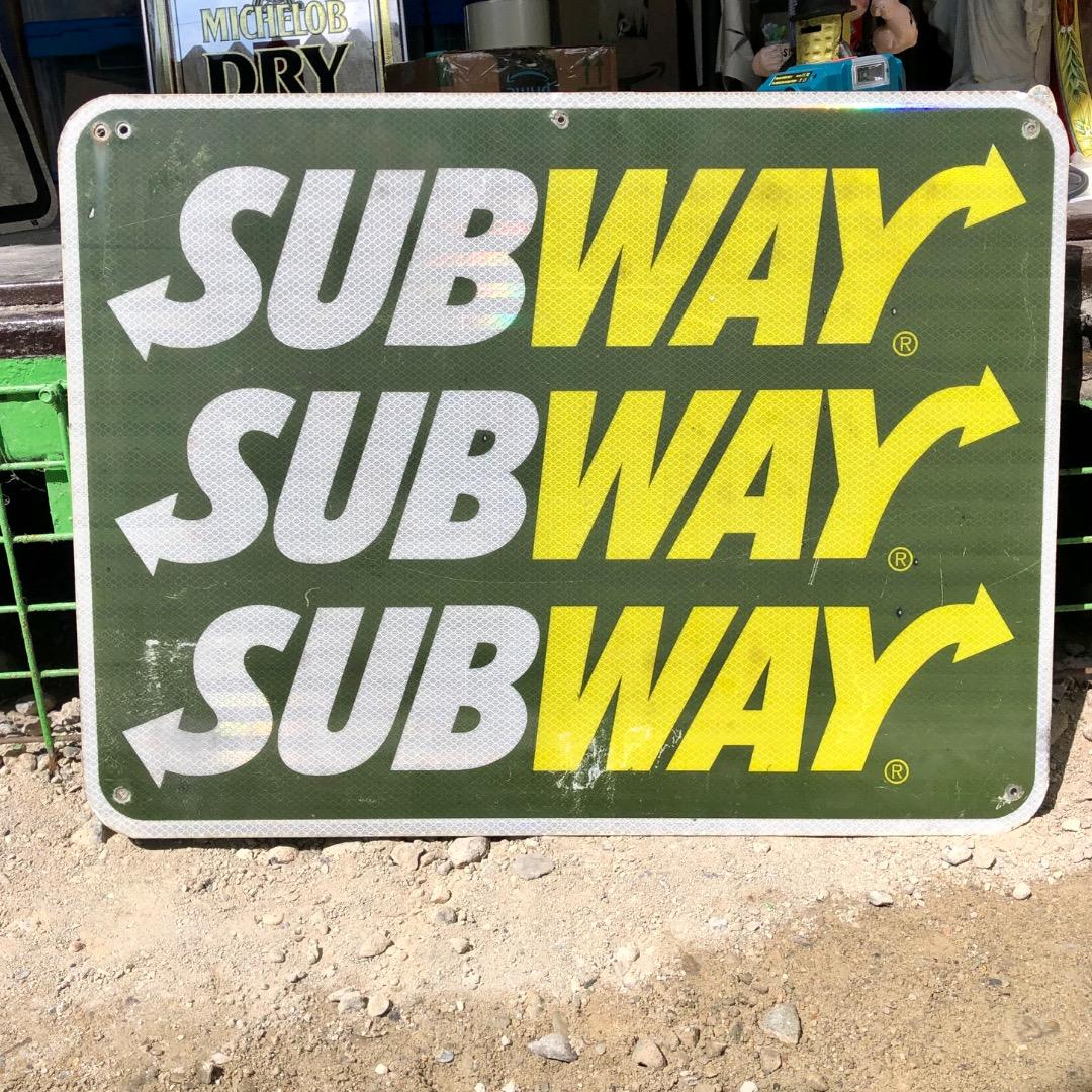 ハイウェイロードサインサブウェイ看板