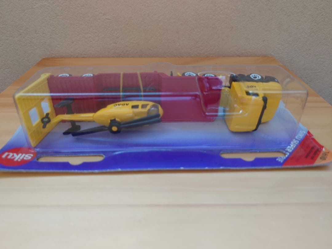 1/55 Siku(ジク)　 ADAC(ドイツ自動車連盟)低床ローダー＋ヘリ