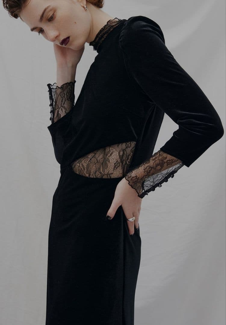 Ameri Vintage UND VELOUR HOLE LACE DRESS