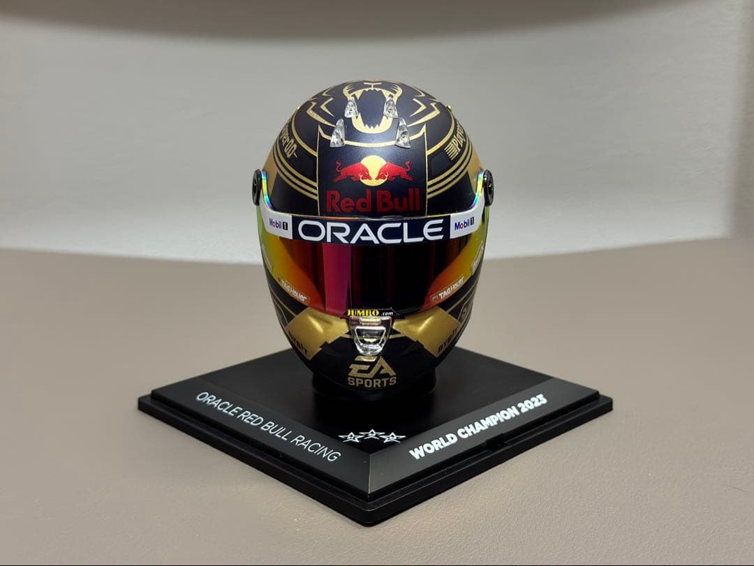 マックスフェルスタッペン 2023ワールドチャンピオンヘルメット 1/4スケール