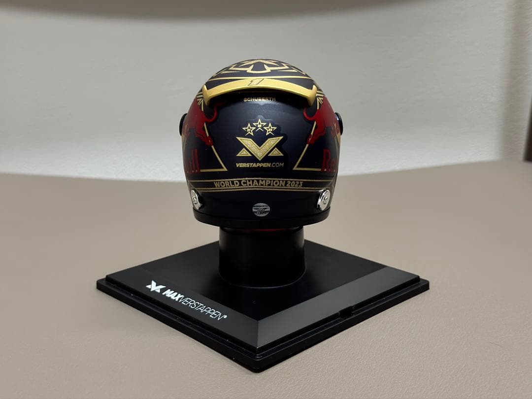 マックスフェルスタッペン 2023ワールドチャンピオンヘルメット 1/4スケール