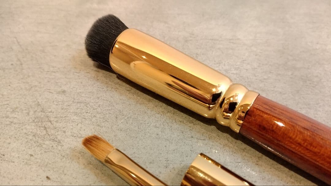 まご　ウエダ美粧堂　BISYODO メイクブラシ 2本セット