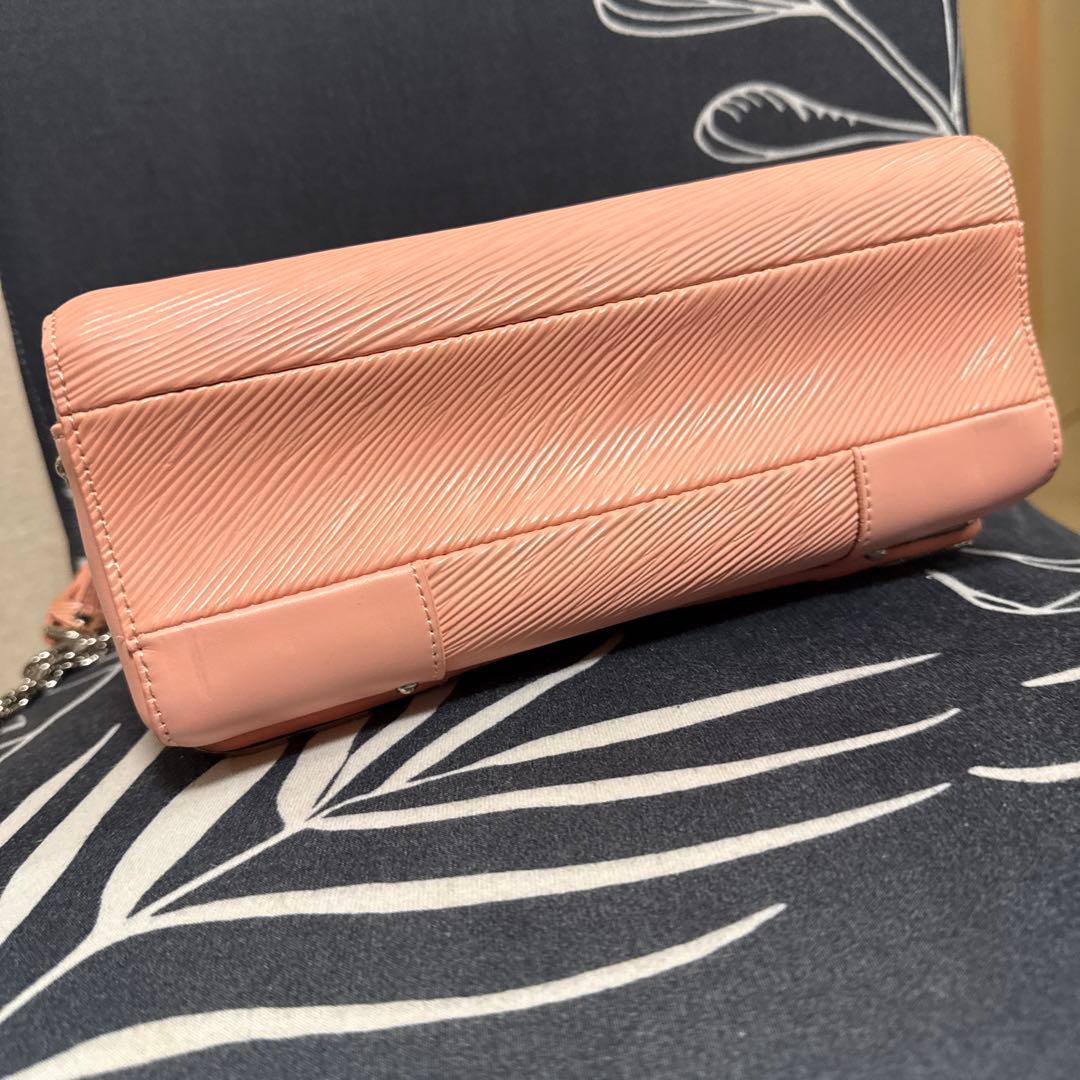 ピンクショルダーバッグ