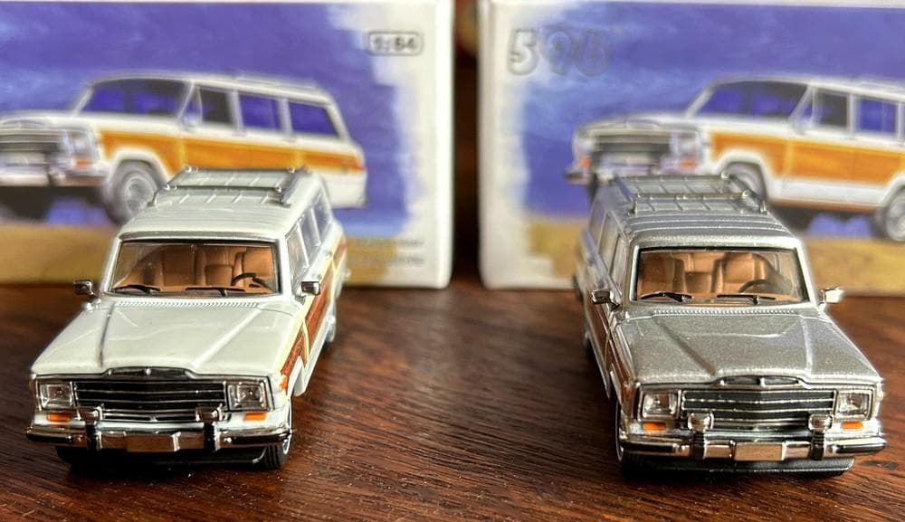 ★Jeep Grand Wagoneer/グランドワゴニア ミニカー 白・銀2台