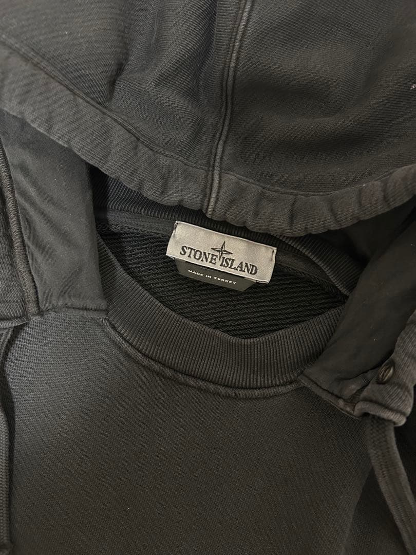 STONE  ブラック フード付きパーカー
