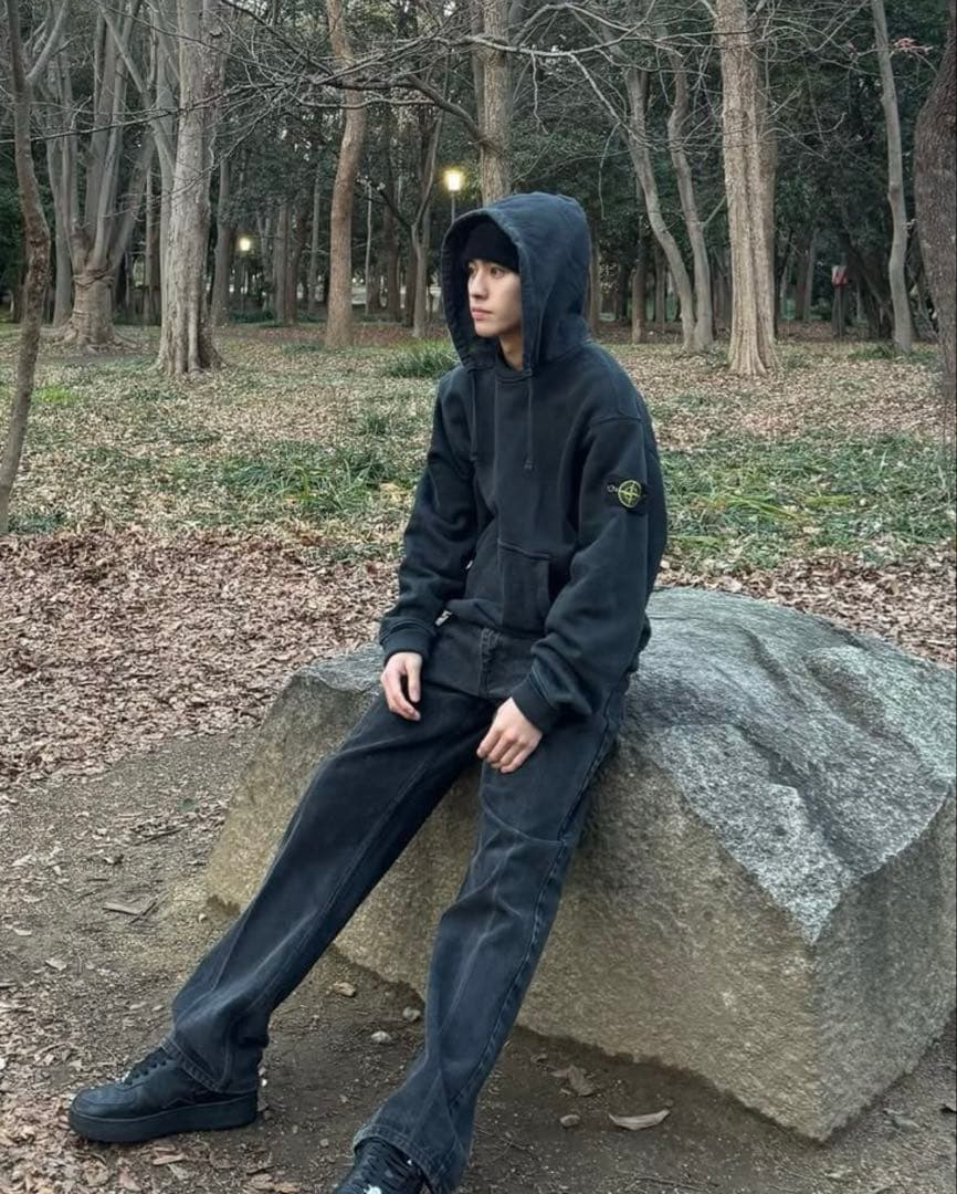 STONE  ブラック フード付きパーカー