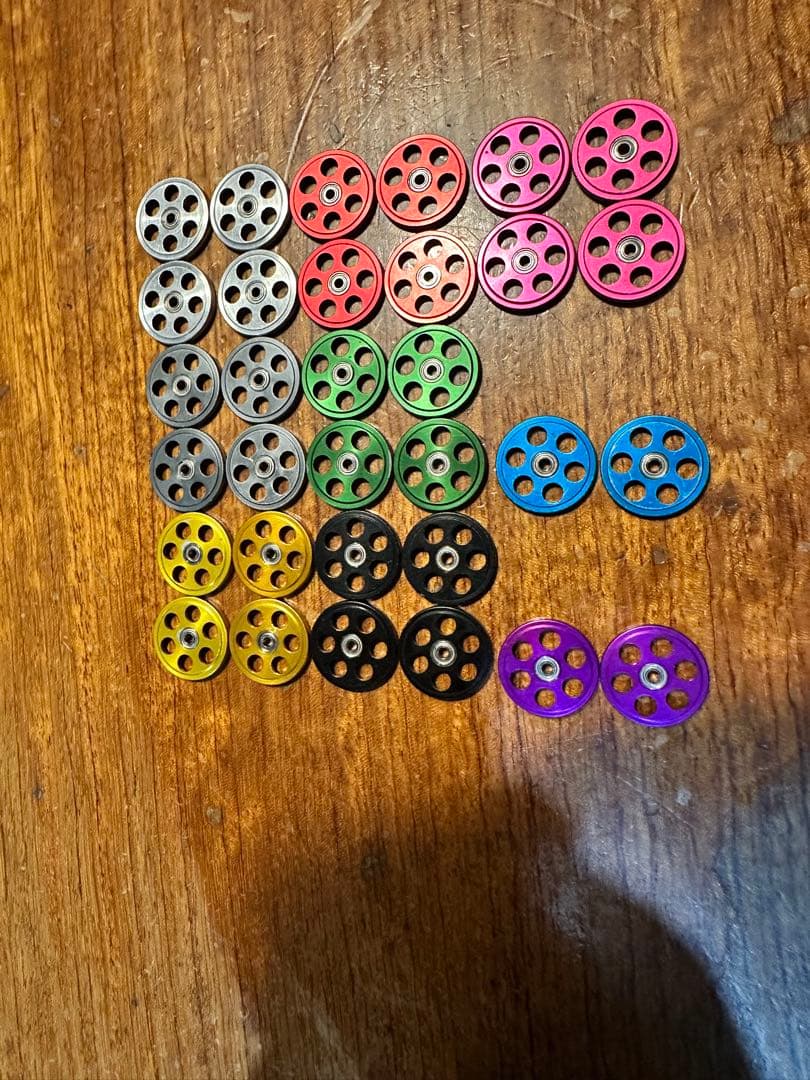 ミニ四駆 アルミローラー 19mm 32個　青　赤　黒　緑　金　紫　銀　ピンク