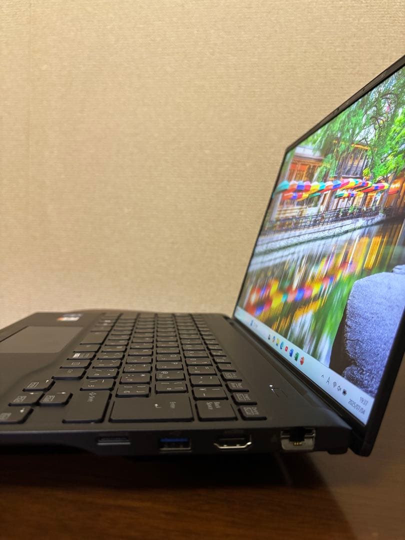 ☆極美品☆超軽量ハイスペックFMVUH01001 Core i7 1355U