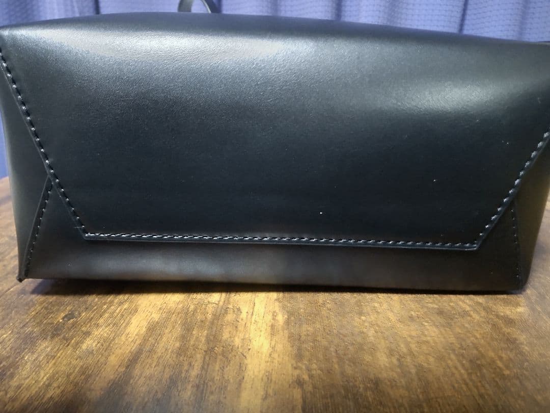 MARNI ブラックレザー ショルダーバッグ