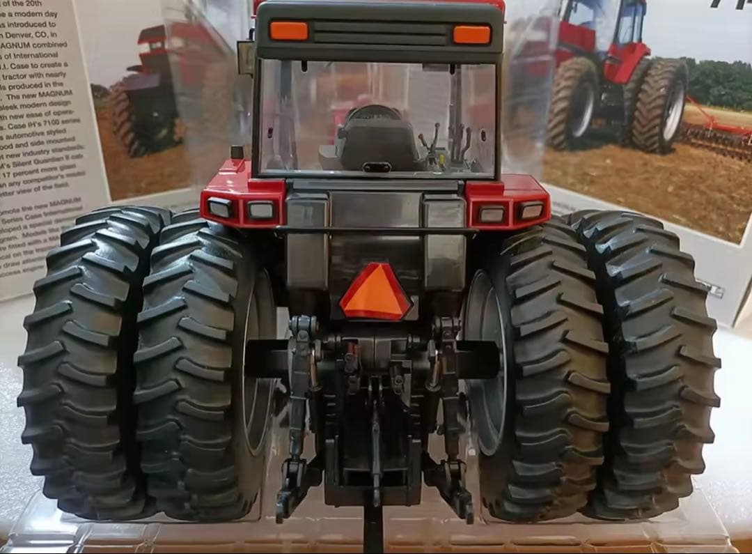 Case IH Magnum 7140 トラクター模型 1/16スケールモデル