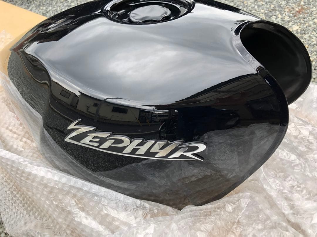 ゼファー 400 ゼファーχ タンク　純正オリジナル　新品　希少 ゼファー 400 ゼファーχ タンク純正オリジナル新品希少