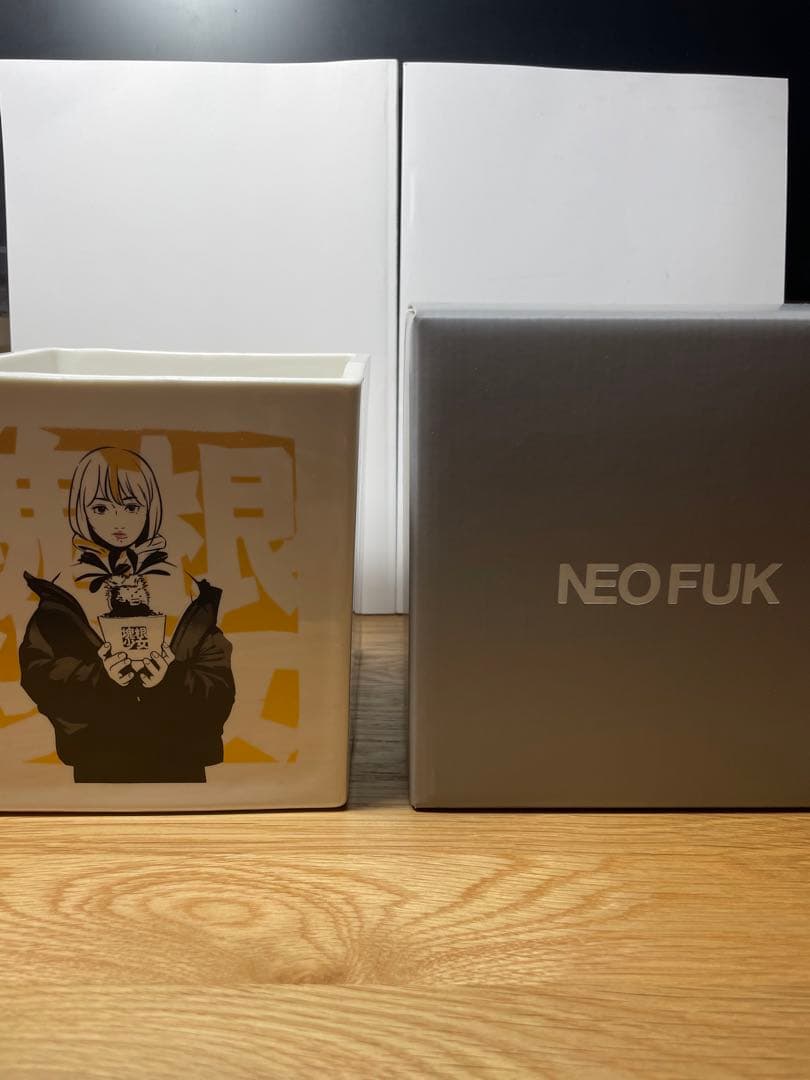 Backside works. アート鉢 植物連鎖 塊根少女 金