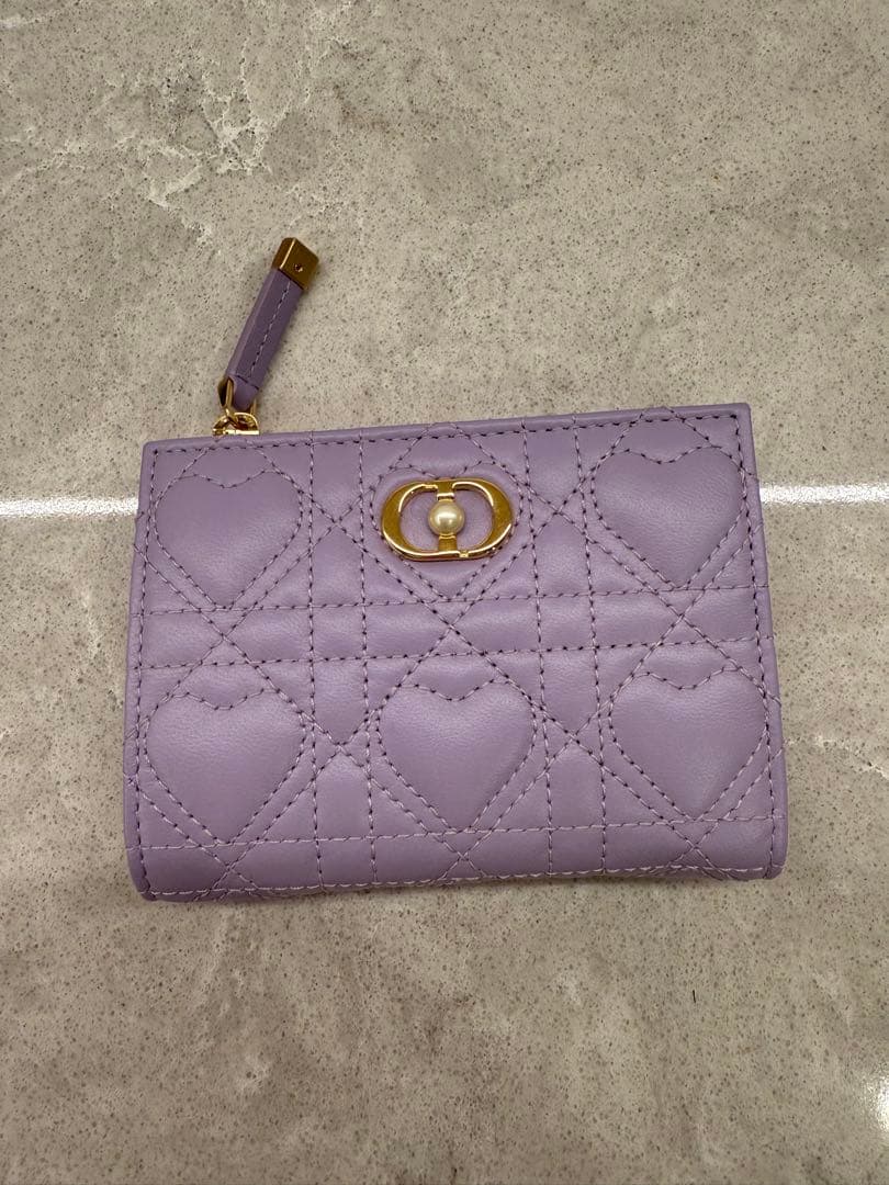 Dior ハートカナージュ　ウォレット DIOR新作財布】幸運を運ぶ♡ハートモチーフの「カナージュ」がかわい