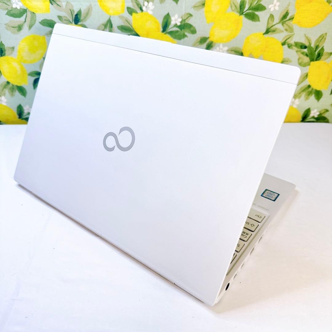 第八世代❤️ネットや事務に❤️薄型❤️軽い❤️ホワイトが可愛い❤️主婦さんやご家族兼用に！