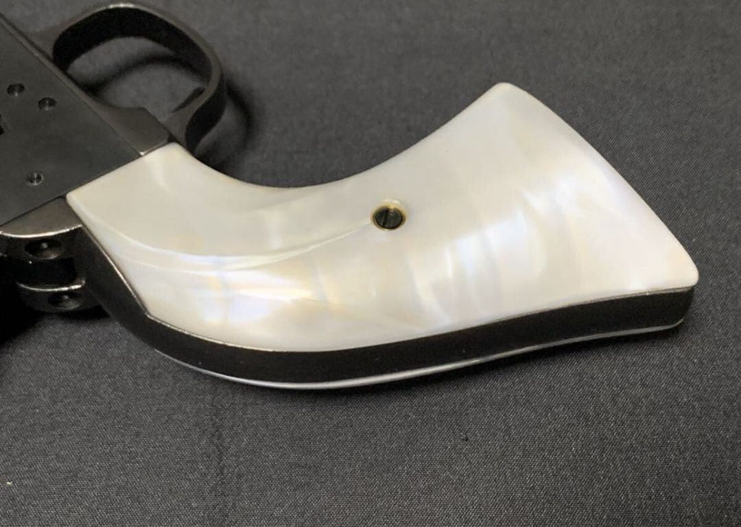 マルシン SAA ホワイトパール調グリップ 新品　 シングルアクションアーミー用