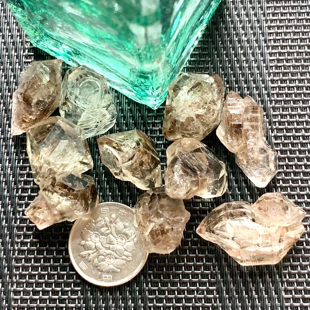 ペトロレアムクォーツ(特大)5個セットw-1/蛍光水晶 幕張 Selections】SMITH サングラス2025モデル「PivLock™ Vert」に新色