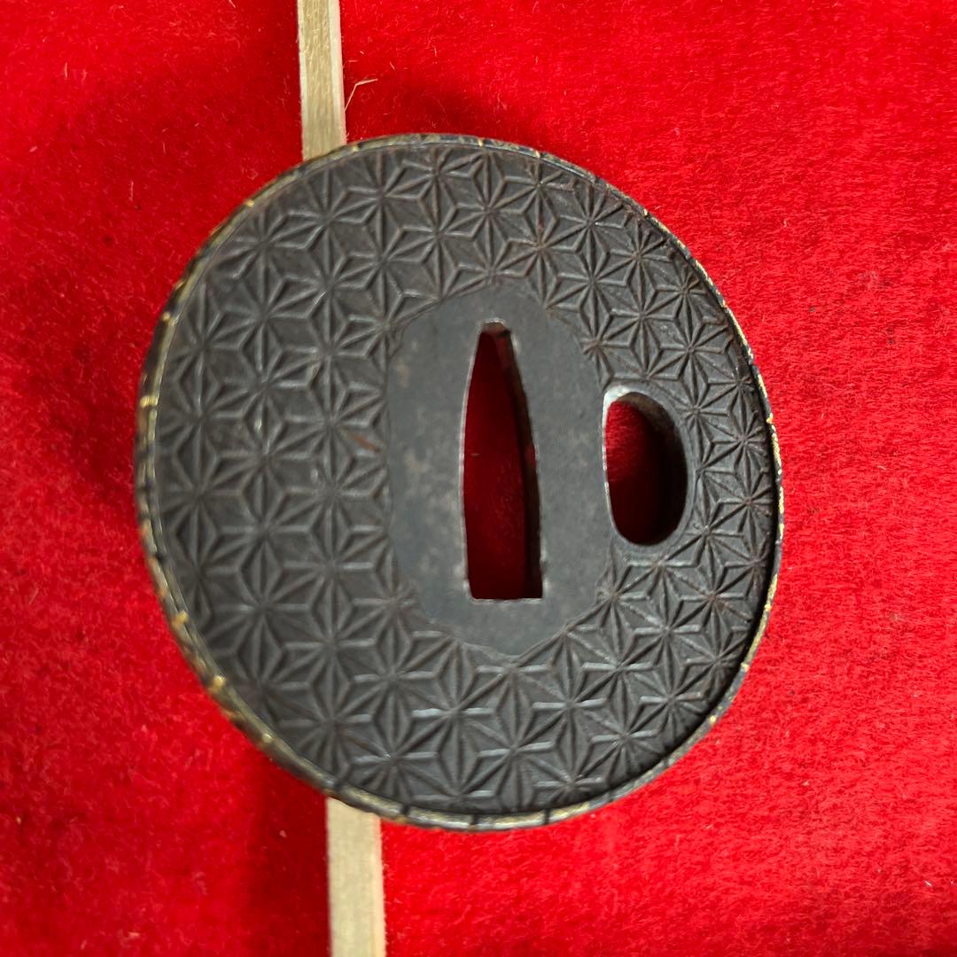桔梗花紋の鉄鍔